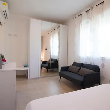 Apartment Finestra Sul Mare-sinismodern House 50m From Sea